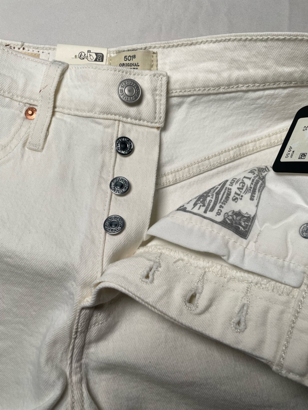 Levi’s Women’s 501 Original Shorts High-Rise White, Size 25, Brand NWT - Picture 4 of 8